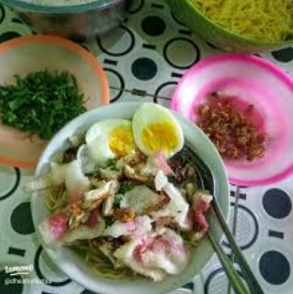 Review Makanan Mi Sop Seafood Segar
