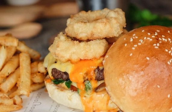 Review Makanan Burger Artisan dengan Daging Wagyu Juicy