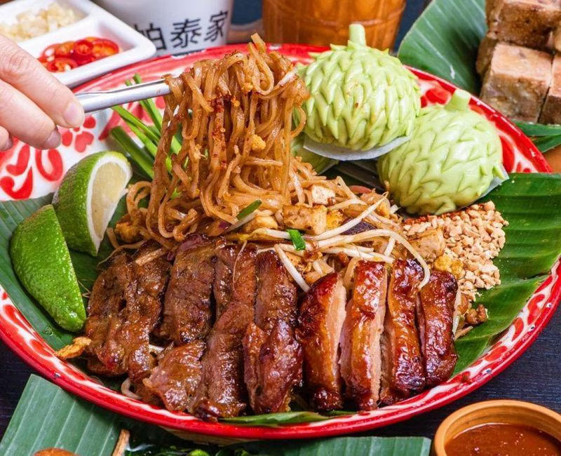 Pad Thai Paling Enak di Pinggir Jalan Kota Bangkok