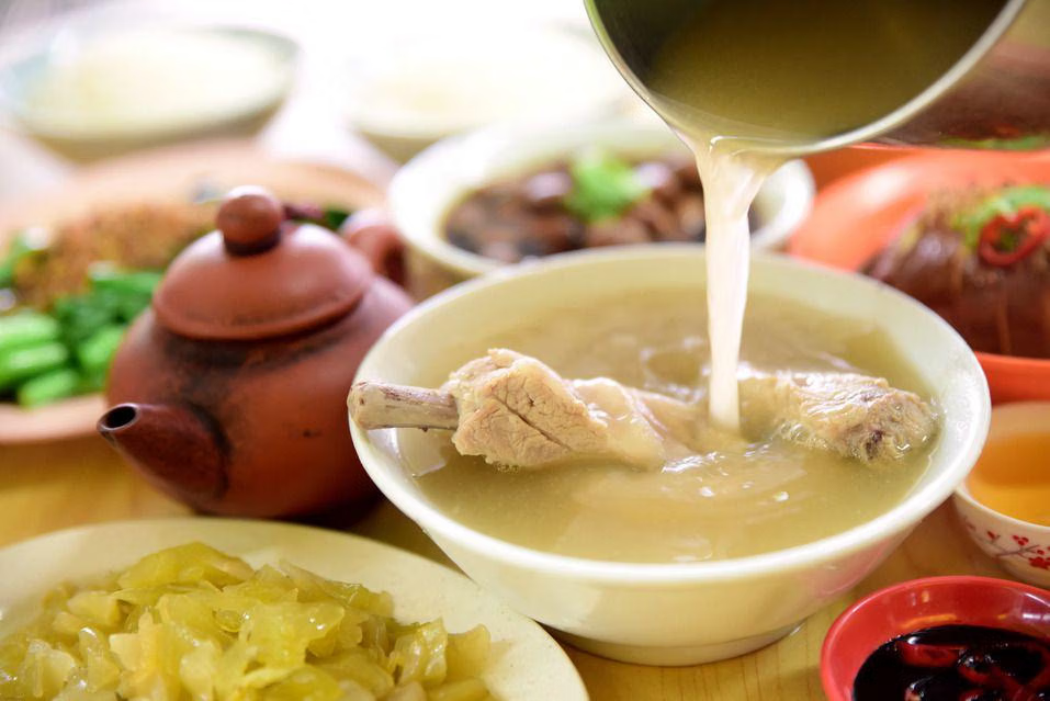 Review Bak Kut Teh Singapura vs Sup Kepulauan Riau