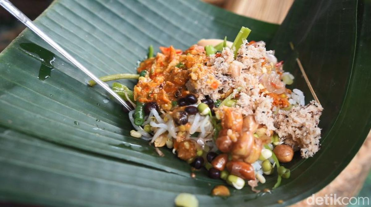 Review Makanan Serombotan Kuliner Khas Klungkung yang Sehat