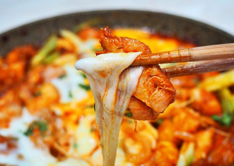 Ayam Korea Keju Pedas Jadi Menu Viral Favorit