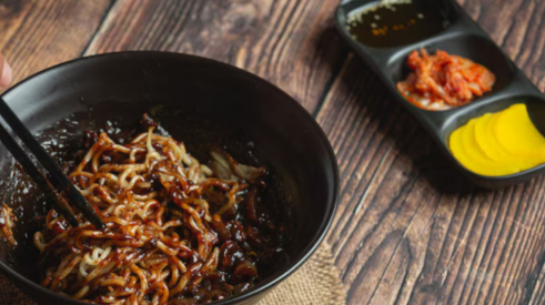 Review Makanan Korea Viral yang Bikin Lidah Ketagihan